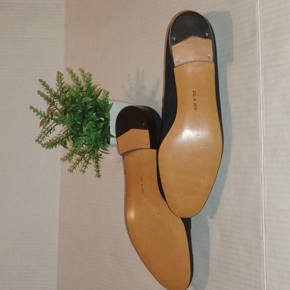 Salvatore Ferragamo Suede Loafers. Womens sz 8AA. Black & Gold Tone Hardware. - Picture 5 of 9